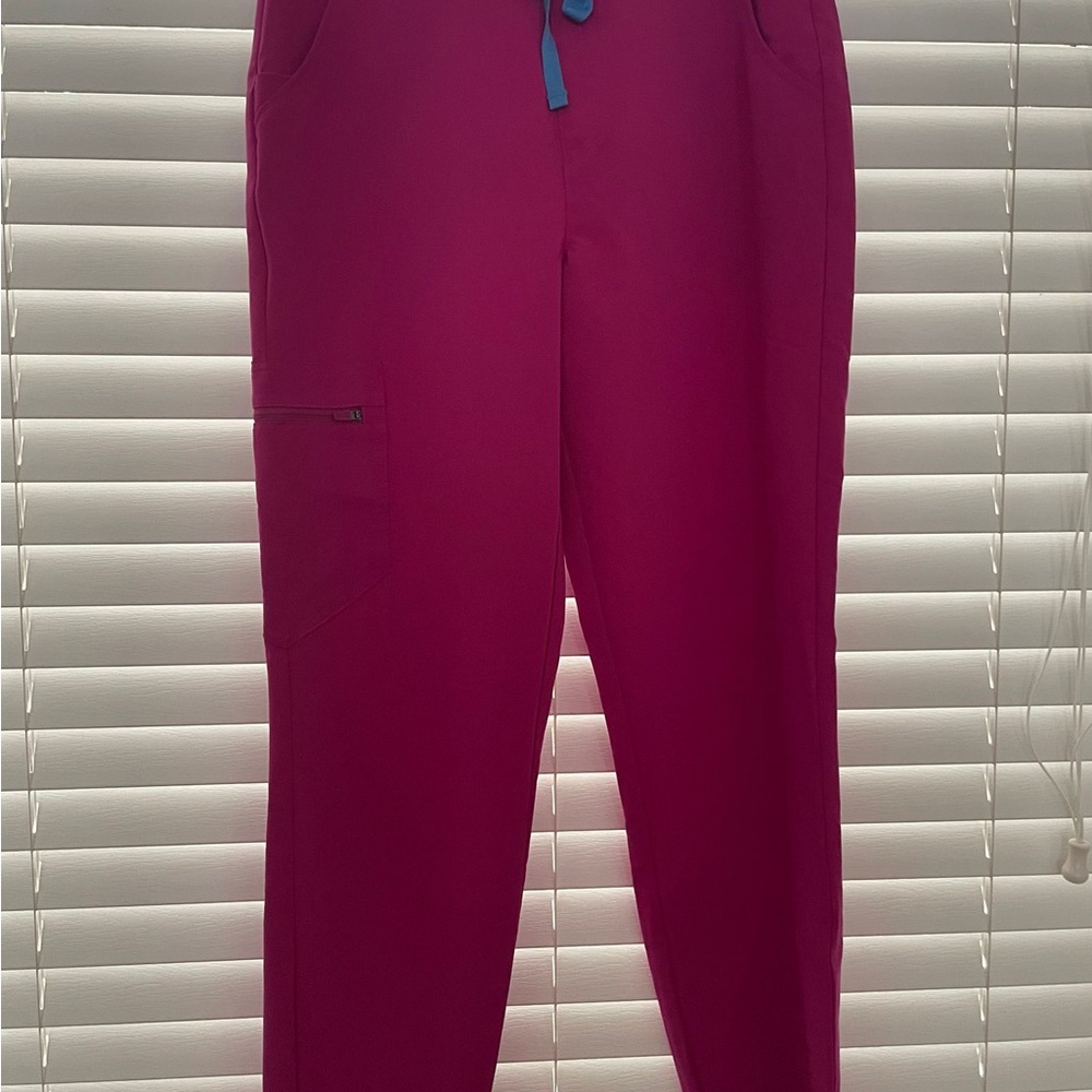 Figs Zamora Jogger scrubs, Raspberry